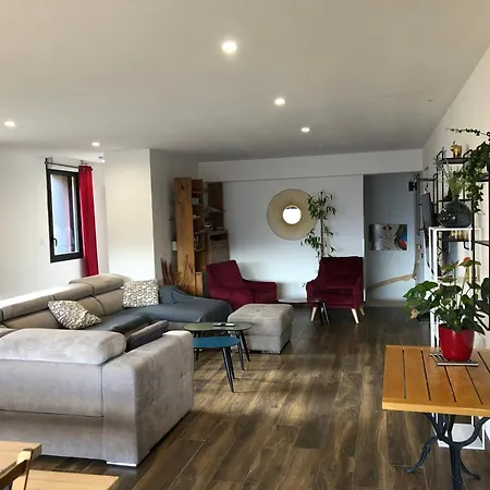 Le De L'aiglon Apartment